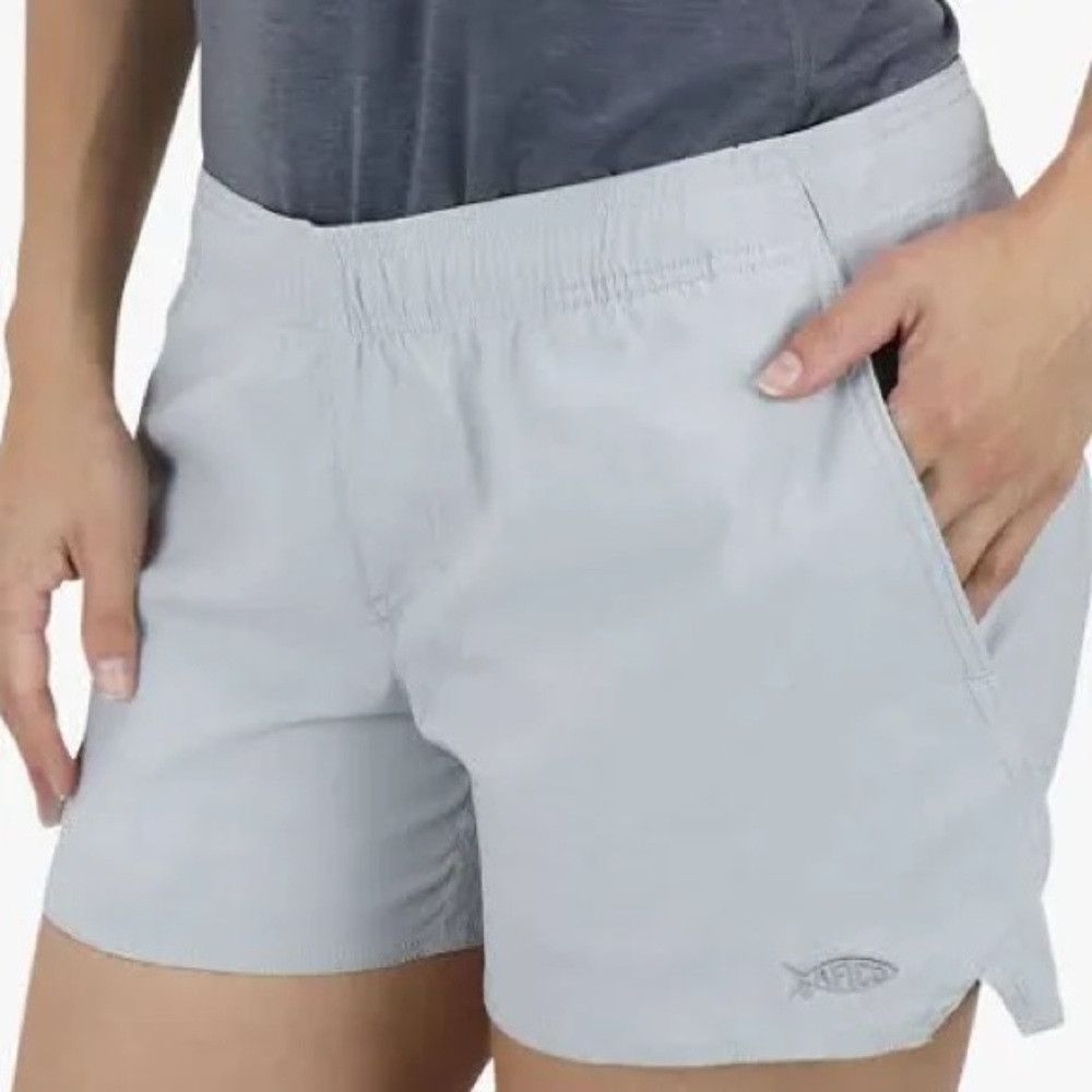 AFTCO Women's Sirena Hybrid Tech Shorts Size Medium Light Gray Inseam 4"